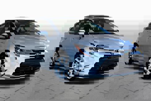 Used 2024 Toyota Corolla LE image 3