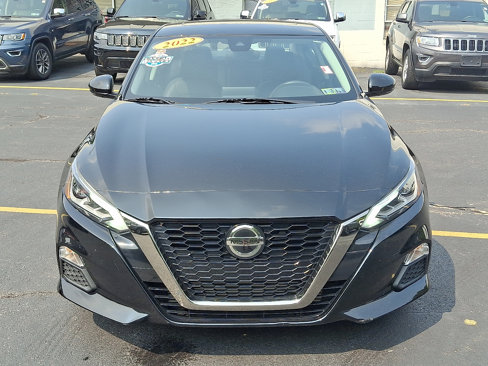 Used 2022 Nissan Altima 2.0 SR image 2