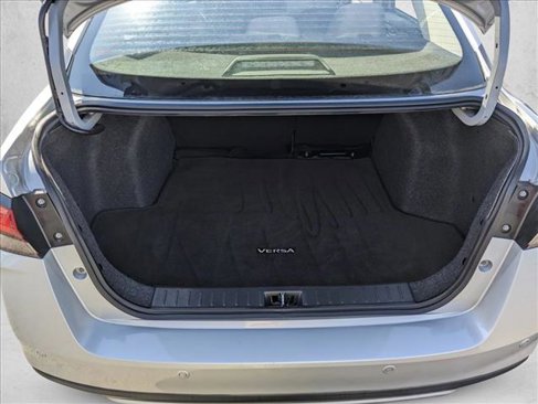 Used 2021 Nissan Versa SV image 6