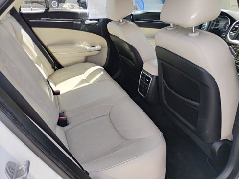 Used 2017 Chrysler 300 C image 16