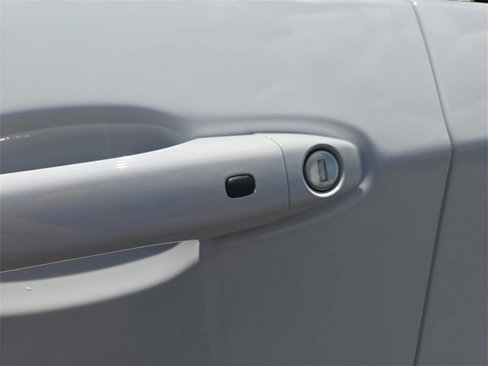 New 2025 Jeep Compass Latitude image 11