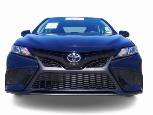 Certified 2021 Toyota Camry SE image 3
