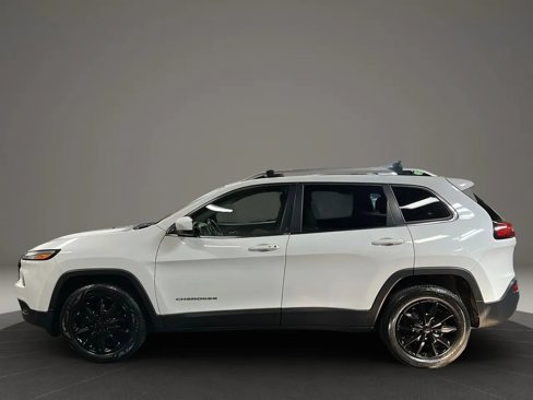 Used 2017 Jeep Cherokee Limited image 2