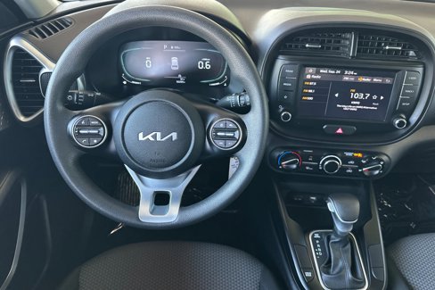 Used 2023 Kia Soul LX w/ LX Technology Package image 14