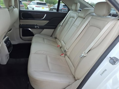 Used 2017 Lincoln Continental Select image 20