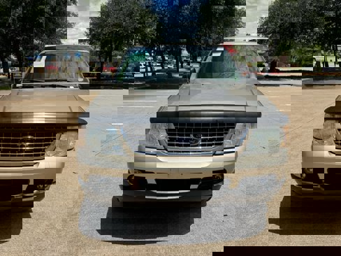 Used 2003 Ford Explorer XLT image 3
