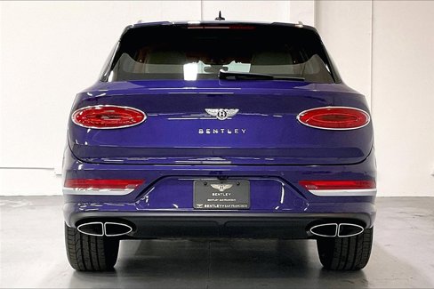Used 2024 Bentley Bentayga image 5
