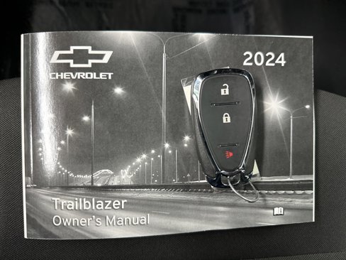 Used 2024 Chevrolet TrailBlazer LS image 41