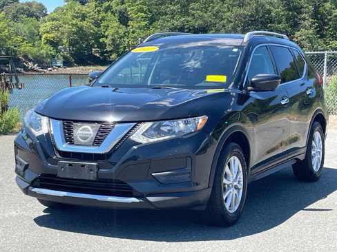 Used 2017 Nissan Rogue SV image 3