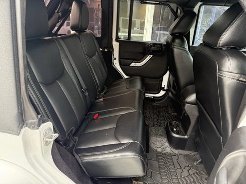 Used 2016 Jeep Wrangler Unlimited Rubicon image 12