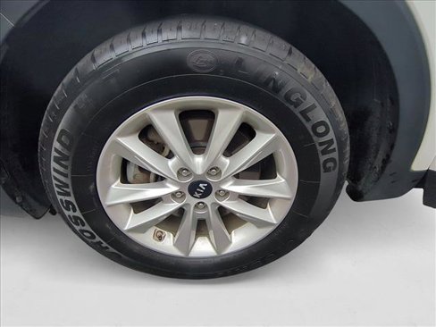 Used 2019 Kia Sorento LX image 22