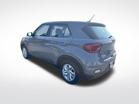 Certified 2023 Hyundai Venue SE image 3