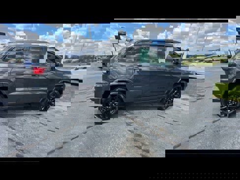 Used 2018 Jeep Grand Cherokee Altitude image 9