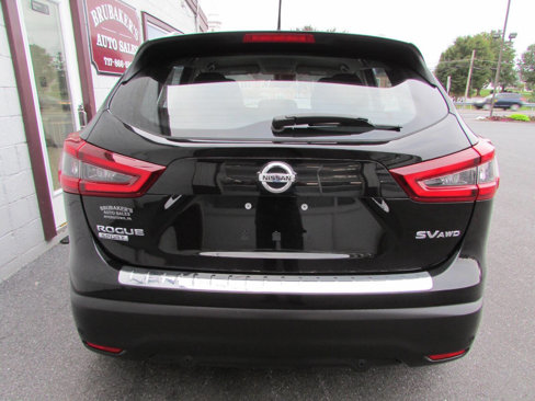Used 2020 Nissan Rogue Sport SV image 3