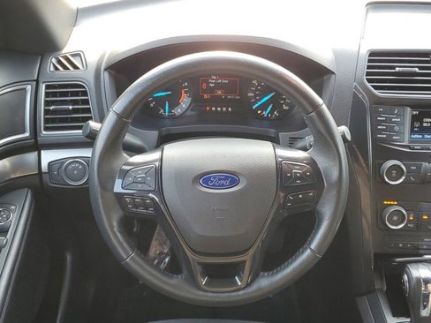 Used 2018 Ford Explorer XLT image 29