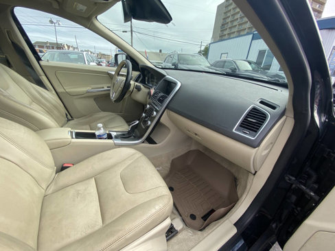 Used 2015 Volvo XC60 T5 w/ Proximity Package image 36