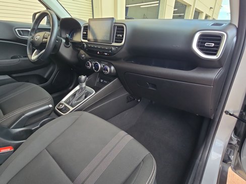 Used 2024 Hyundai Venue SEL image 29
