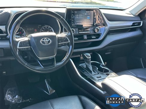 Used 2021 Toyota Highlander XLE image 2