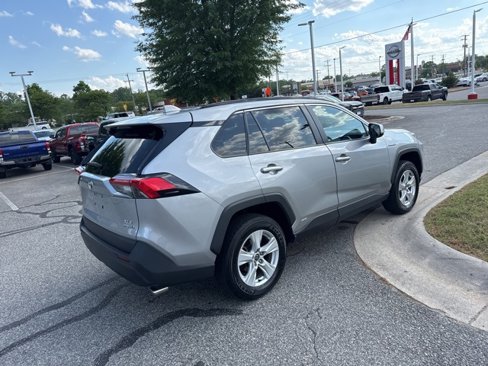 Used 2021 Toyota RAV4 XLE image 7