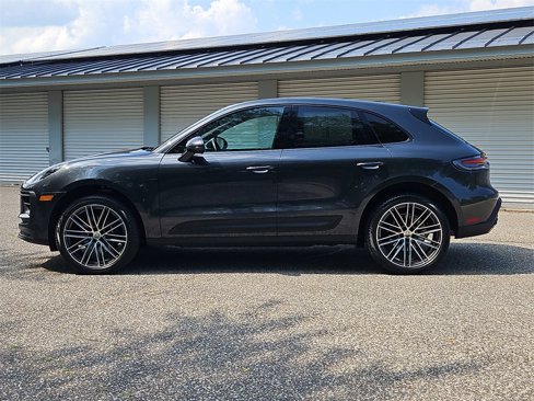 Used 2024 Porsche Macan image 2