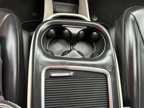 Used 2023 Chrysler Pacifica Touring-L image 29