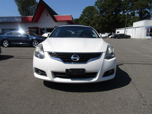 Used 2010 Nissan Altima 3.5 SR w/ Leather Pkg image 3