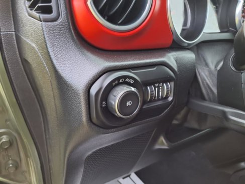 Used 2021 Jeep Wrangler Rubicon image 13