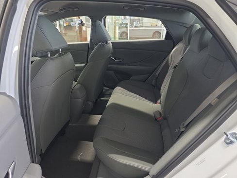 New 2025 Hyundai Elantra SE image 26
