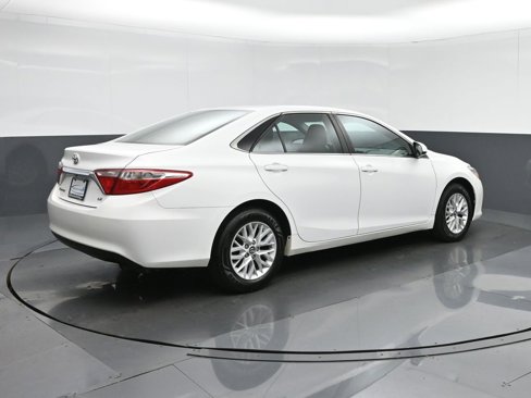 Used 2016 Toyota Camry LE image 7