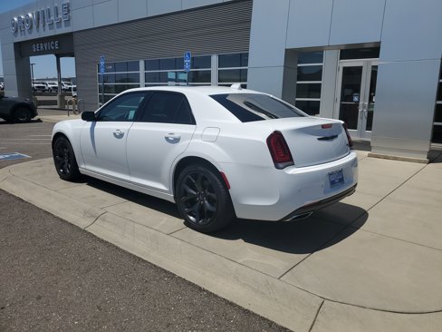 Used 2023 Chrysler 300 S image 3