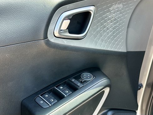 Used 2024 Kia Soul LX w/ Option Group 015 image 17