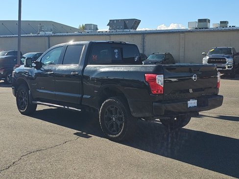 Used 2018 Nissan Titan SV w/ SV Convenience Package image 4