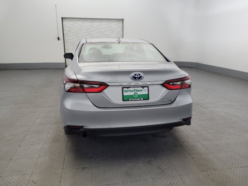 Used 2021 Toyota Camry LE image 6