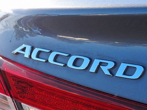 Used 2018 Honda Accord EX image 30