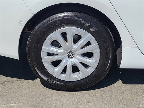 Used 2021 Toyota Prius LE image 30