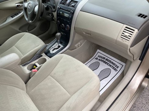 Used 2010 Toyota Corolla image 9