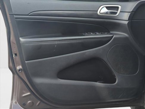 Used 2021 Jeep Grand Cherokee Laredo image 18