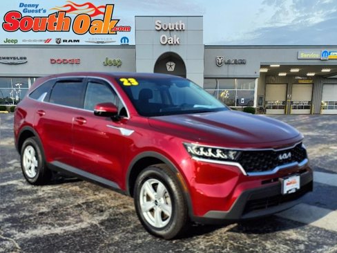 Used 2023 Kia Sorento LX image 1
