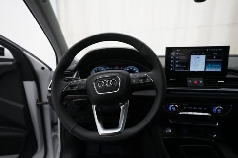 Used 2025 Audi Q5 2.0T Premium Plus w/ Premium Plus Package image 4