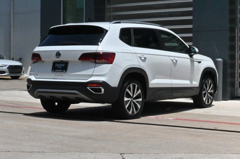 Used 2024 Volkswagen Taos SE w/ Panoramic Sunroof Package image 9