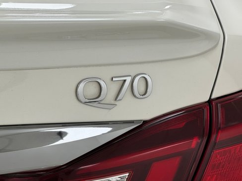 Used 2019 INFINITI Q70 Luxe image 39