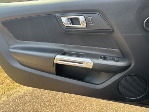 Used 2016 Ford Mustang Coupe image 25