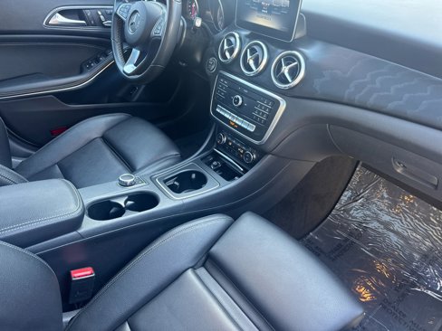 Used 2018 Mercedes-Benz CLA 250 image 15