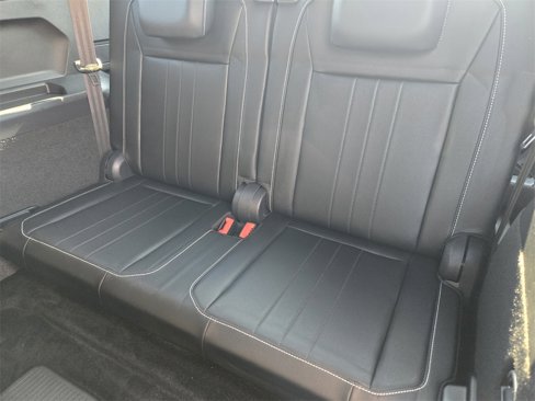 Used 2023 Volkswagen Tiguan SE R-Line image 33