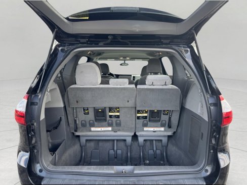 Used 2015 Toyota Sienna LE image 23