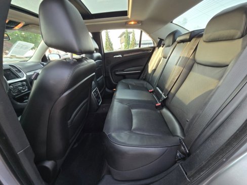 Used 2017 Chrysler 300 C w/ Safetytec Plus Group image 18