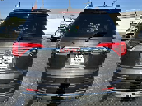 Used 2018 GMC Acadia Denali image 32
