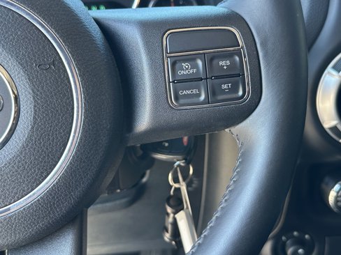 Used 2013 Jeep Wrangler Unlimited Rubicon image 25