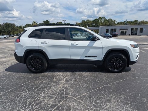 Used 2023 Jeep Cherokee Altitude Lux image 6