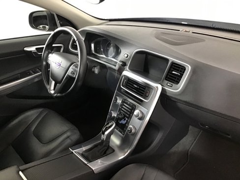 Used 2017 Volvo S60 T5 Inscription image 22